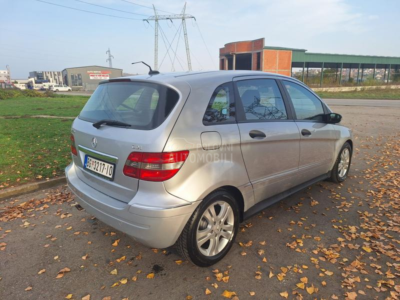 Mercedes Benz B 180 