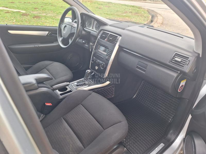Mercedes Benz B 180 