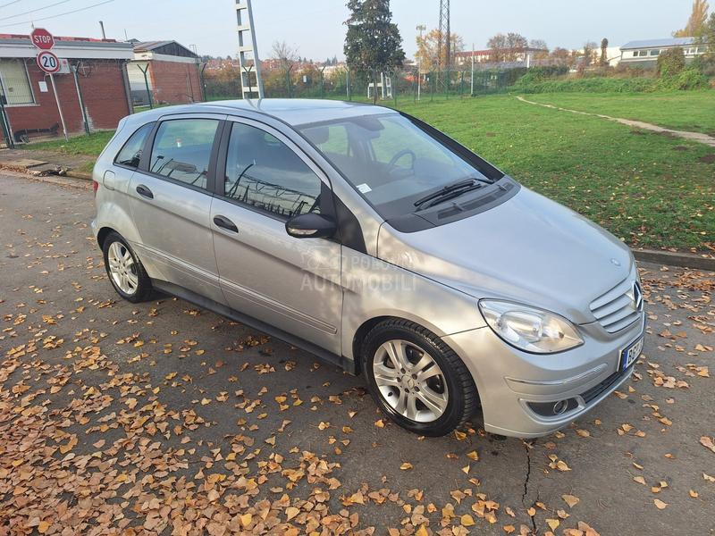 Mercedes Benz B 180 