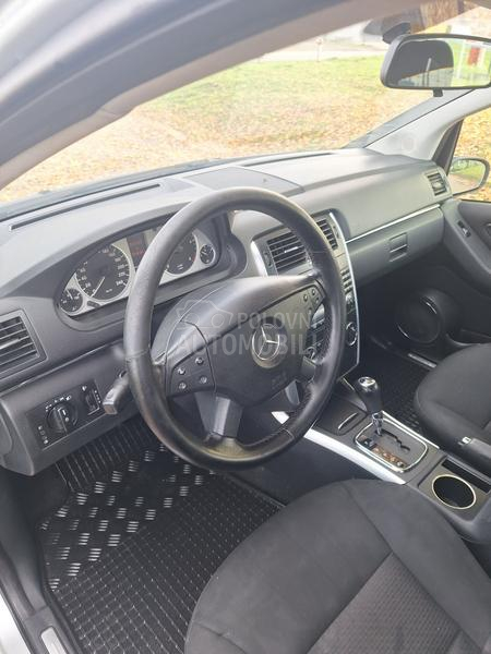 Mercedes Benz B 180 