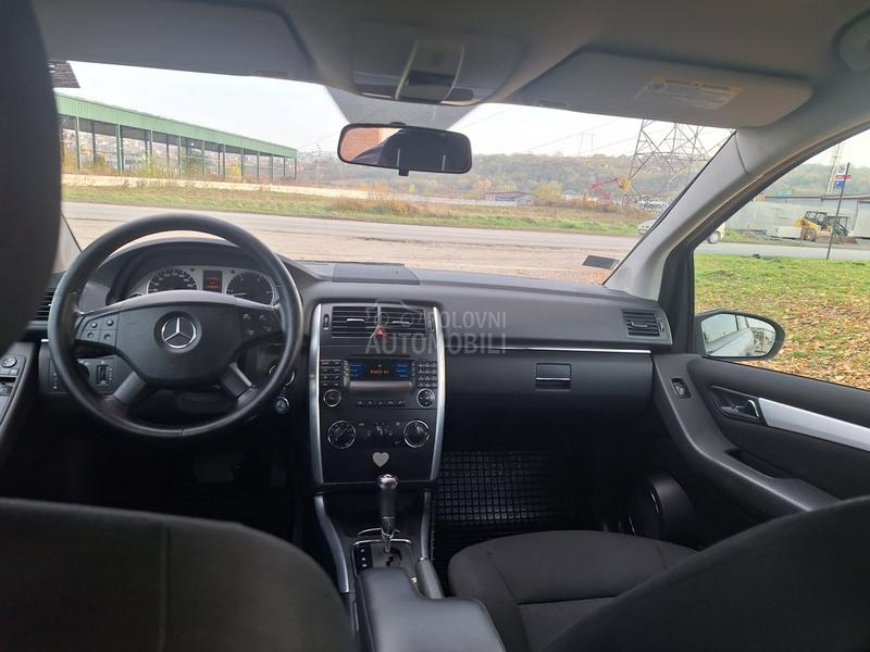 Mercedes Benz B 180 