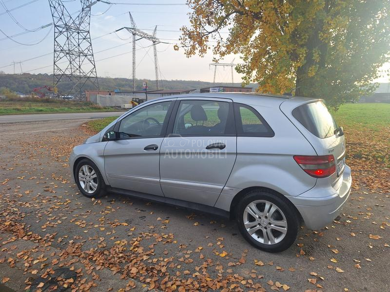 Mercedes Benz B 180 