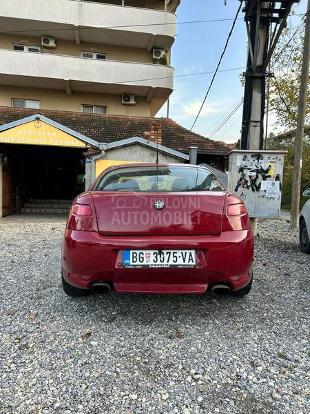 Alfa Romeo GT Q 2