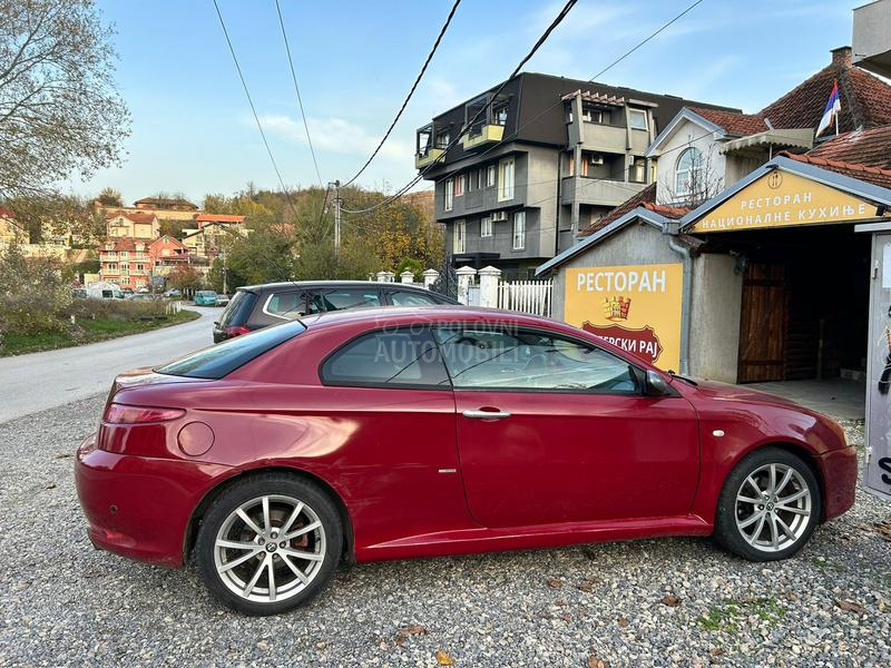Alfa Romeo GT Q 2