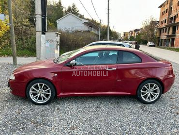 Alfa Romeo GT Q 2