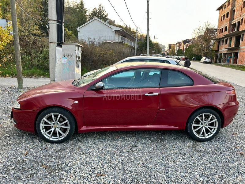 Alfa Romeo GT Q 2