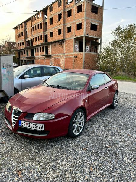 Alfa Romeo GT Q 2