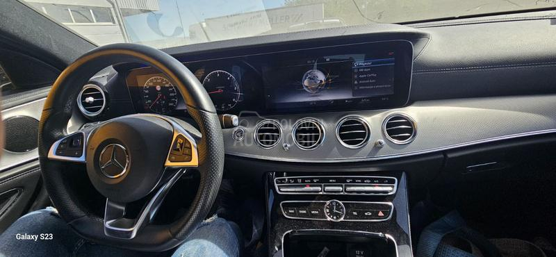 Mercedes Benz E 220 AMG