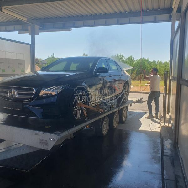 Mercedes Benz E 220 AMG