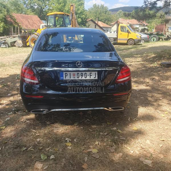 Mercedes Benz E 220 AMG