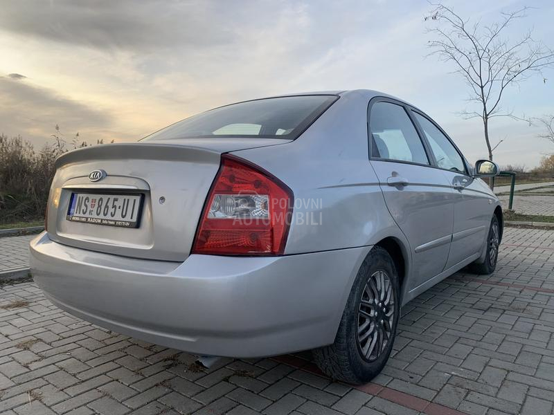 Kia Cerato 2.0 crdi