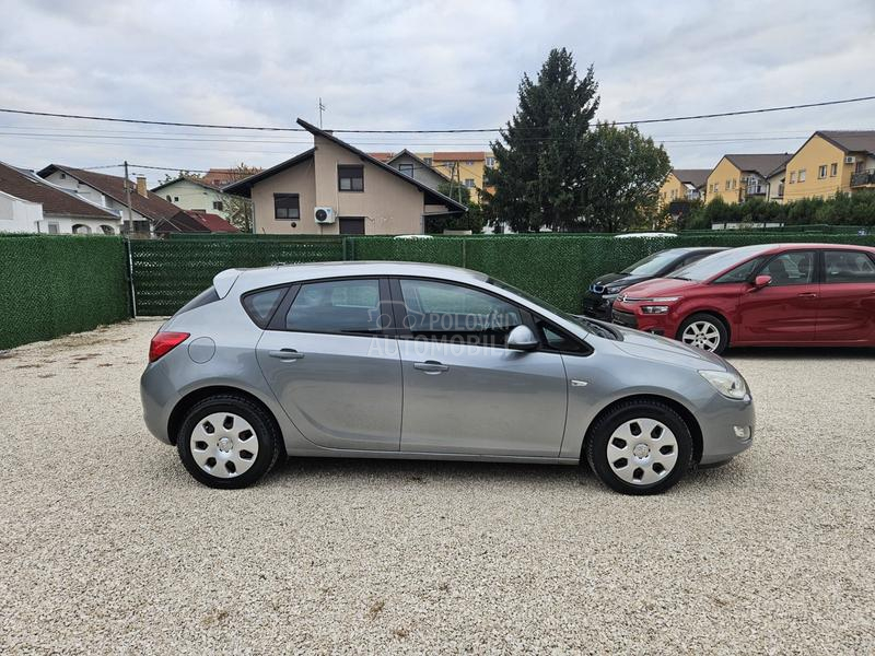 Opel Astra J SERV ISNA / ISTORIJA