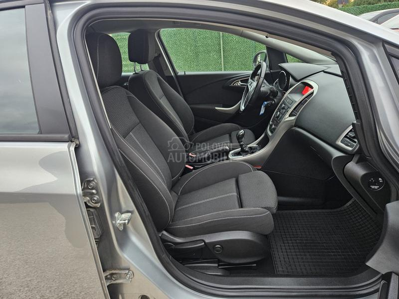 Opel Astra J SERV ISNA / ISTORIJA