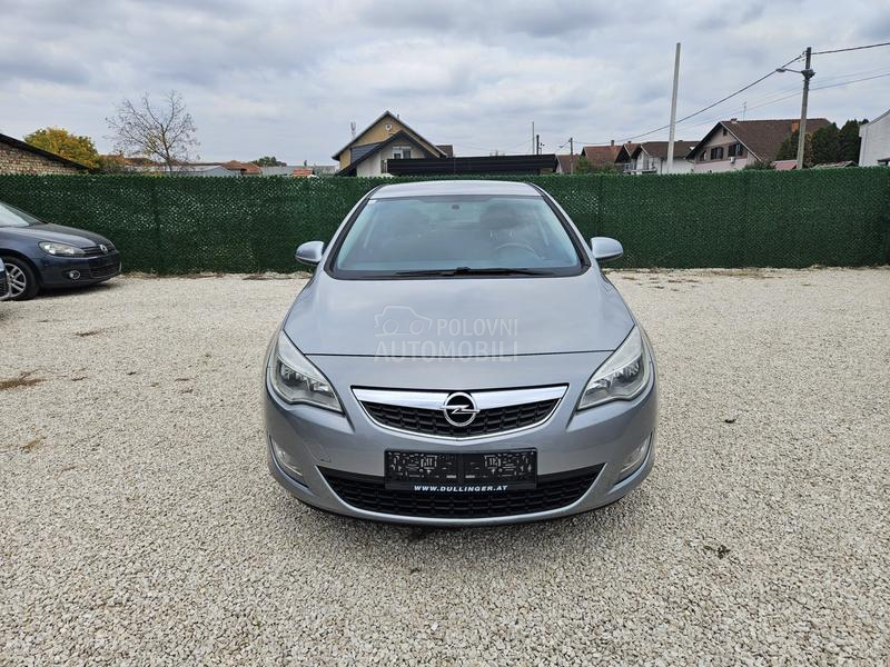 Opel Astra J SERV ISNA / ISTORIJA