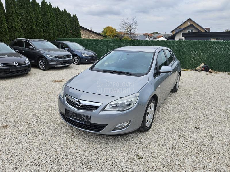 Opel Astra J SERV ISNA / ISTORIJA