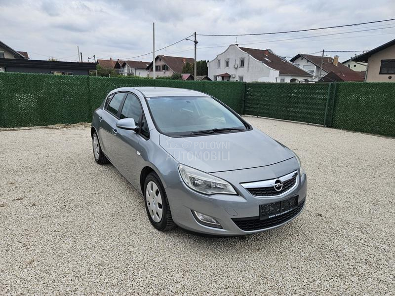 Opel Astra J SERV ISNA / ISTORIJA