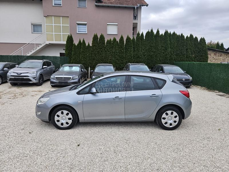 Opel Astra J SERV ISNA / ISTORIJA