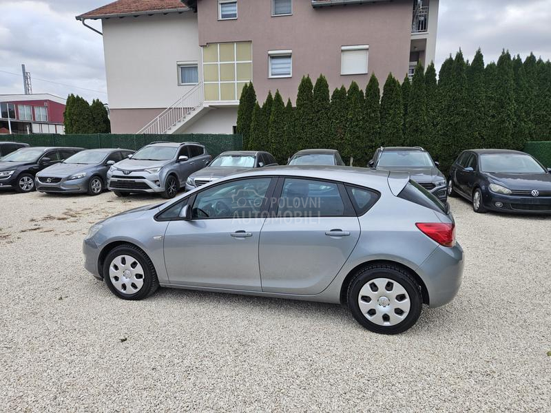Opel Astra J SERV ISNA / ISTORIJA