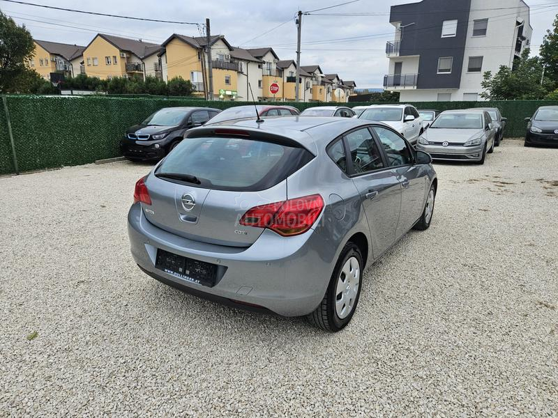 Opel Astra J SERV ISNA / ISTORIJA