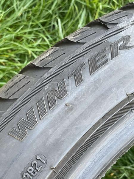 Pirelli 245/45 R19 Zimska