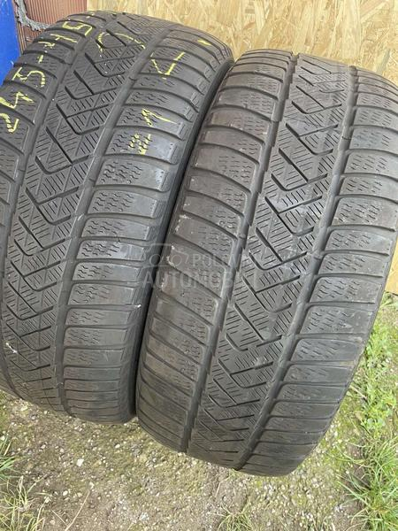 Pirelli 245/45 R19 Zimska