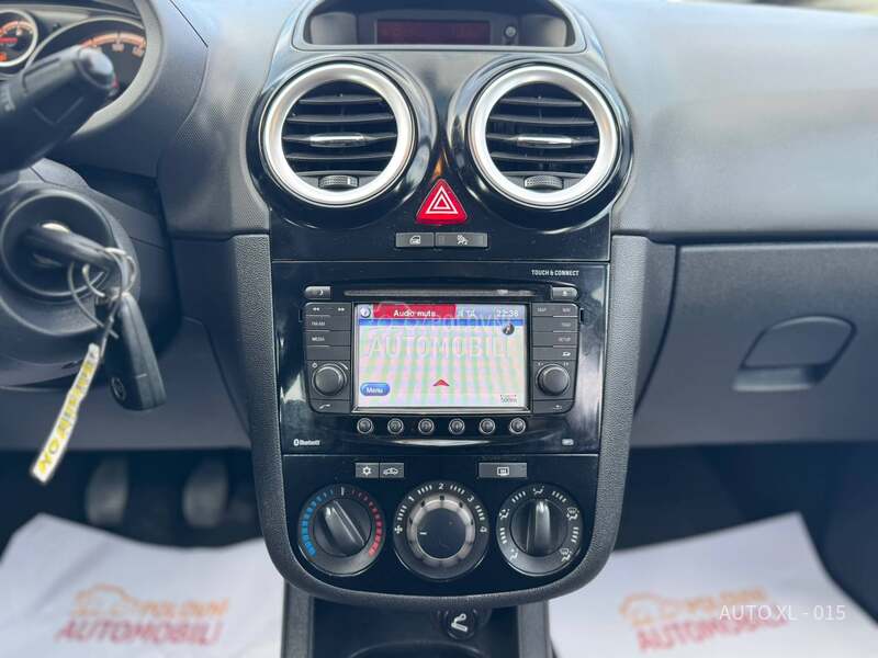 Opel Corsa D 1.2 B / NAV / COSMO