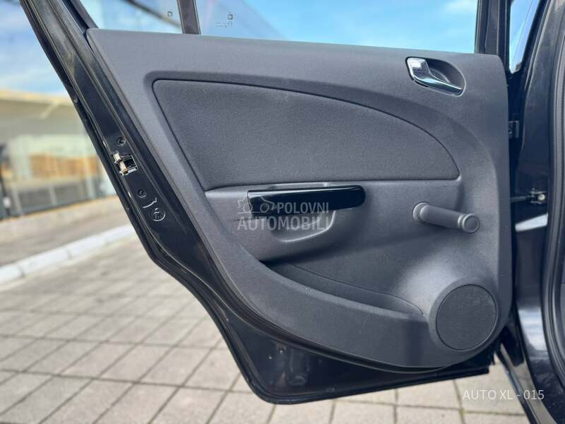 Opel Corsa D 1.2 B / NAV / COSMO