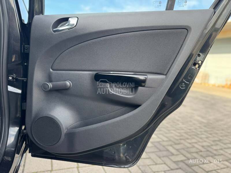 Opel Corsa D 1.2 B / NAV / COSMO