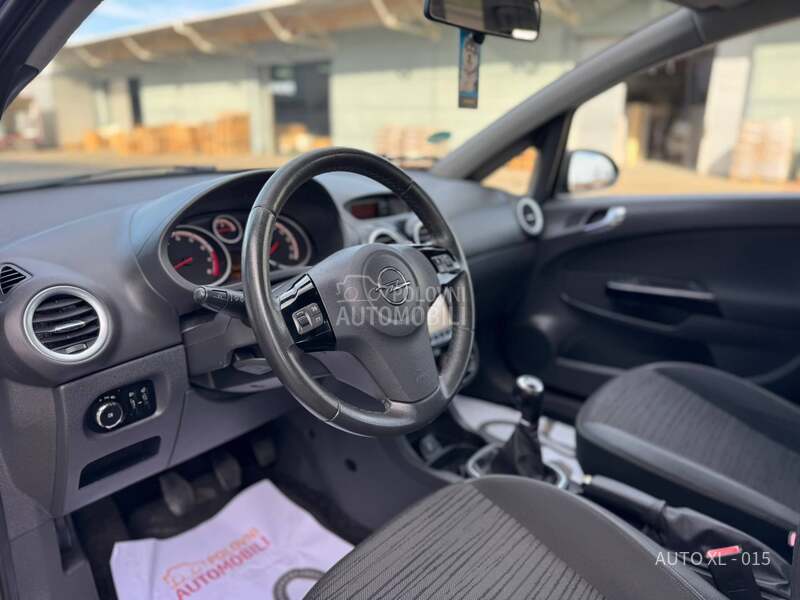 Opel Corsa D 1.2 B / NAV / COSMO