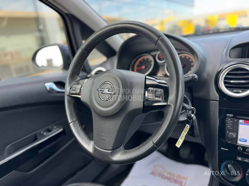 Opel Corsa D 1.2 B / NAV / COSMO