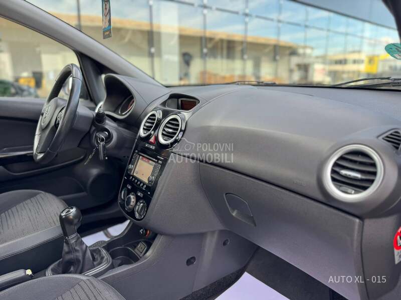 Opel Corsa D 1.2 B / NAV / COSMO