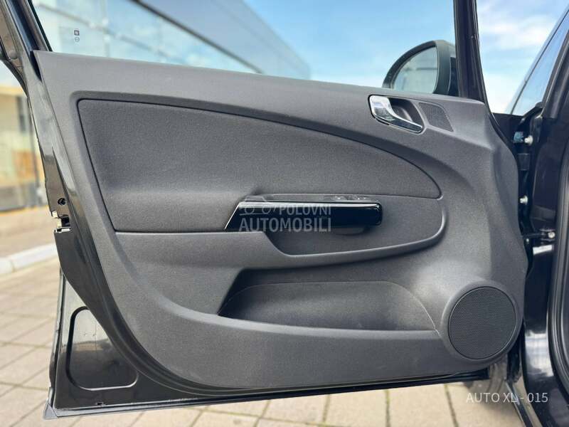 Opel Corsa D 1.2 B / NAV / COSMO