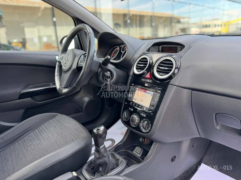 Opel Corsa D 1.2 B / NAV / COSMO