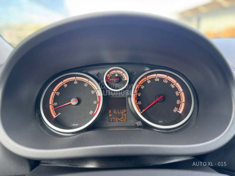 Opel Corsa D 1.2 B / NAV / COSMO