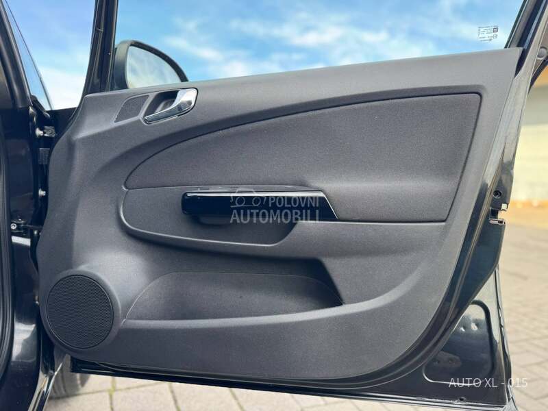 Opel Corsa D 1.2 B / NAV / COSMO