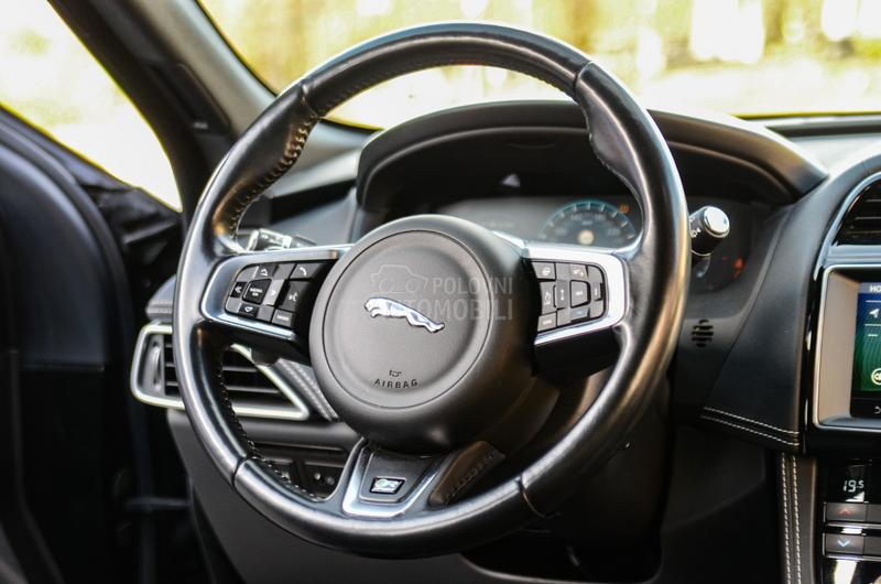 Jaguar F pace 