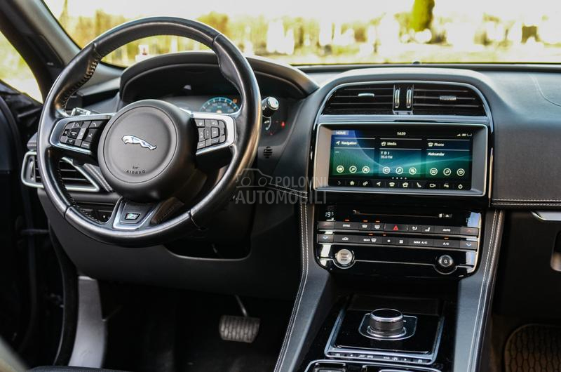 Jaguar F pace 