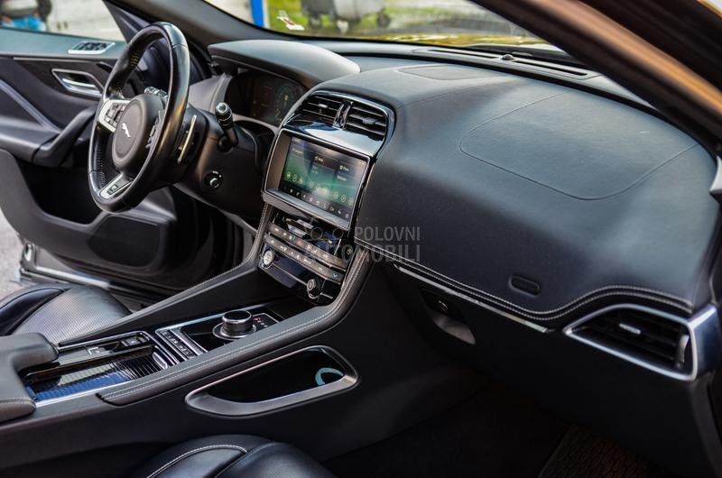 Jaguar F pace 