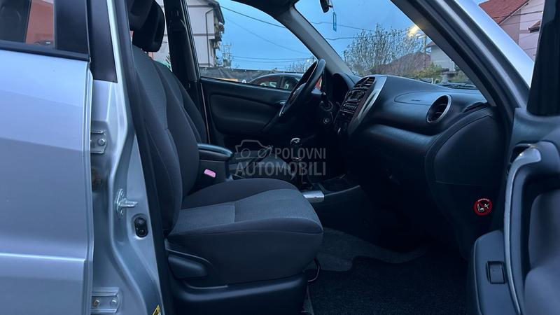 Toyota RAV 4 2,0 D 4X4 T00P