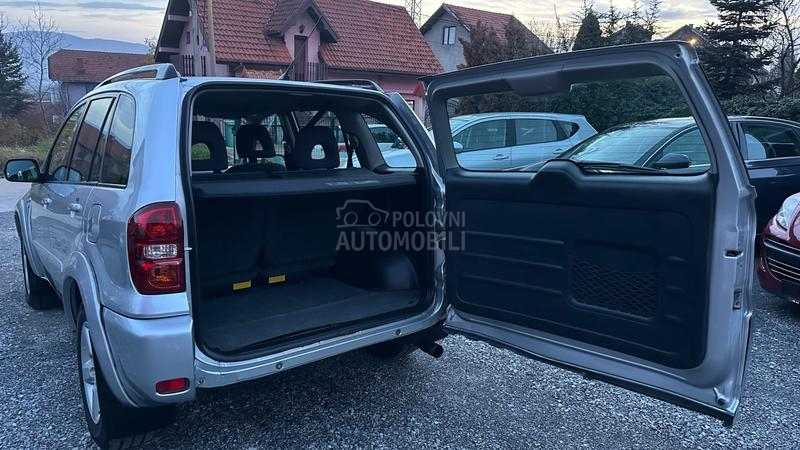 Toyota RAV 4 2,0 D 4X4 T00P