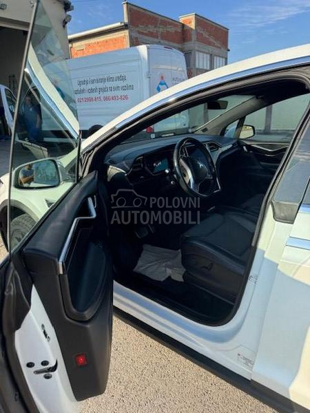 Tesla Model X 75D