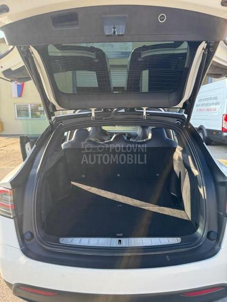Tesla Model X 75D