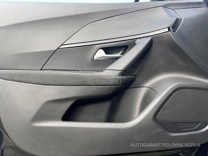 Peugeot 2008 HY 1.2 136 AT Style