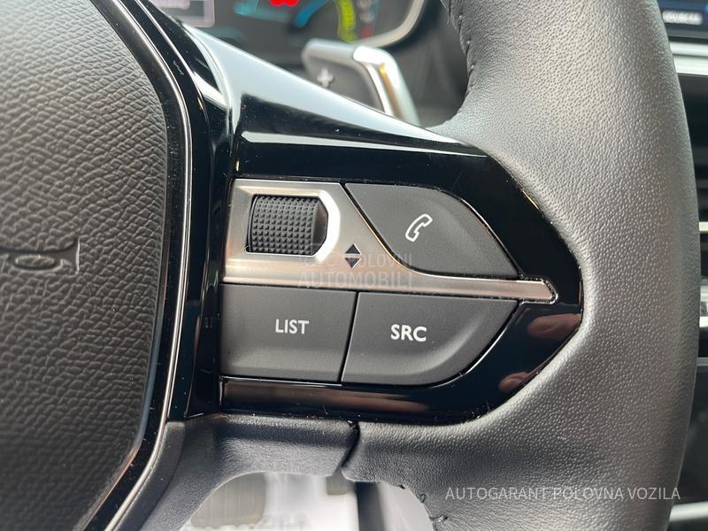 Peugeot 2008 HY 1.2 136 AT Style