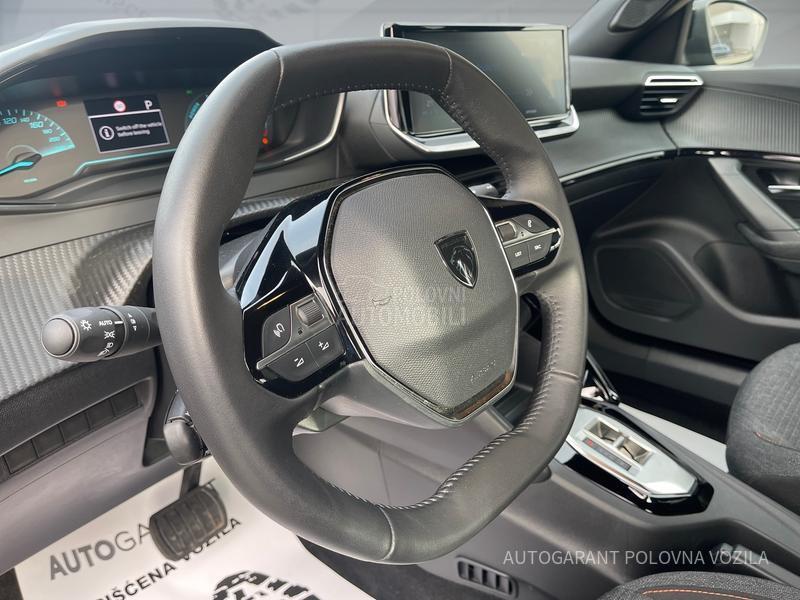 Peugeot 2008 HY 1.2 136 AT Style