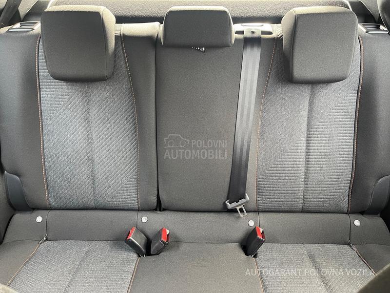 Peugeot 2008 HY 1.2 136 AT Style