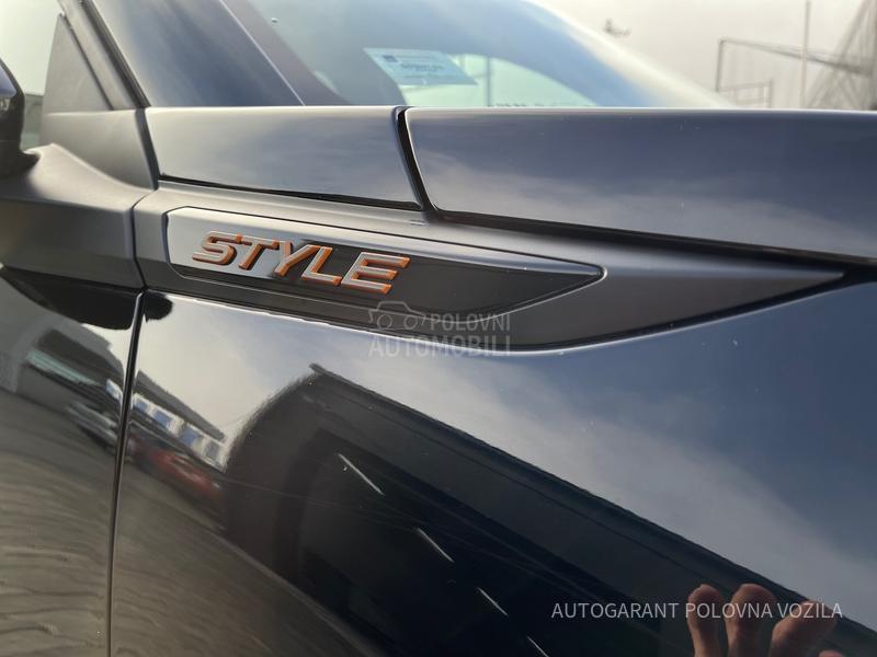 Peugeot 2008 HY 1.2 136 AT Style