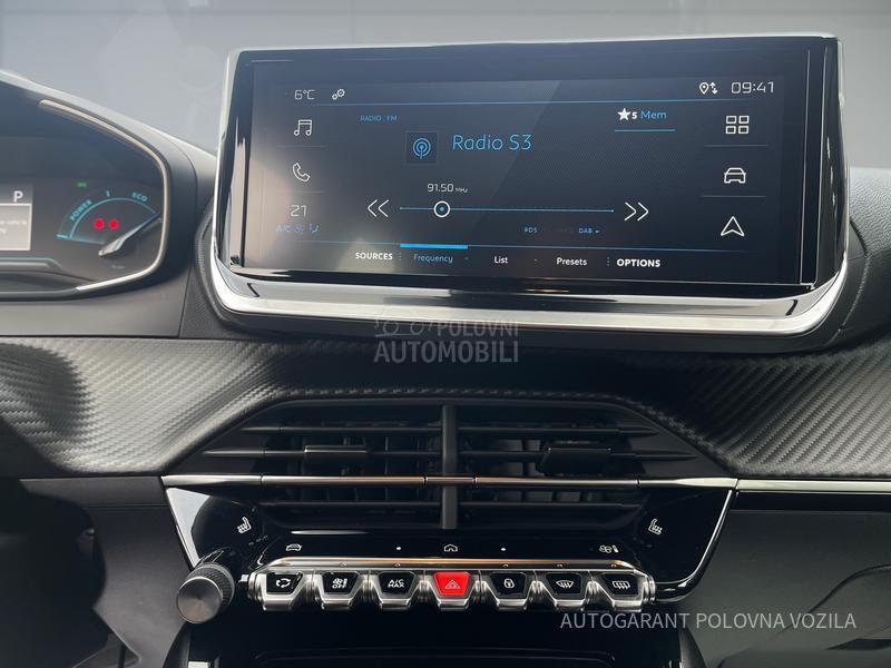 Peugeot 2008 HY 1.2 136 AT Style