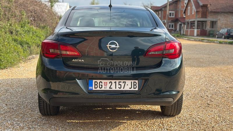 Opel Astra J 