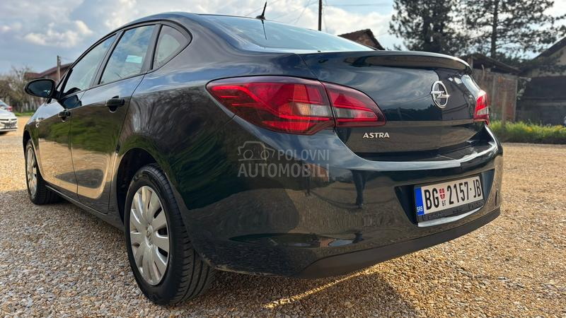 Opel Astra J 